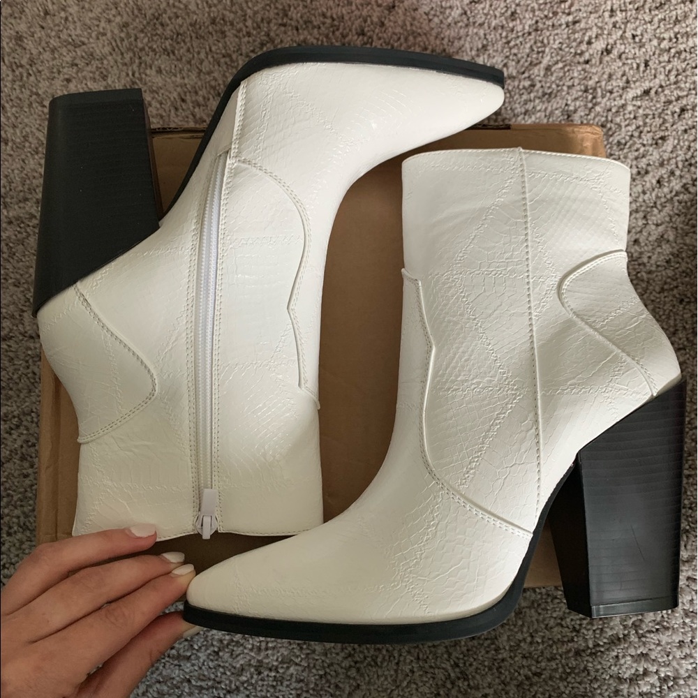 White super cute heeled booties